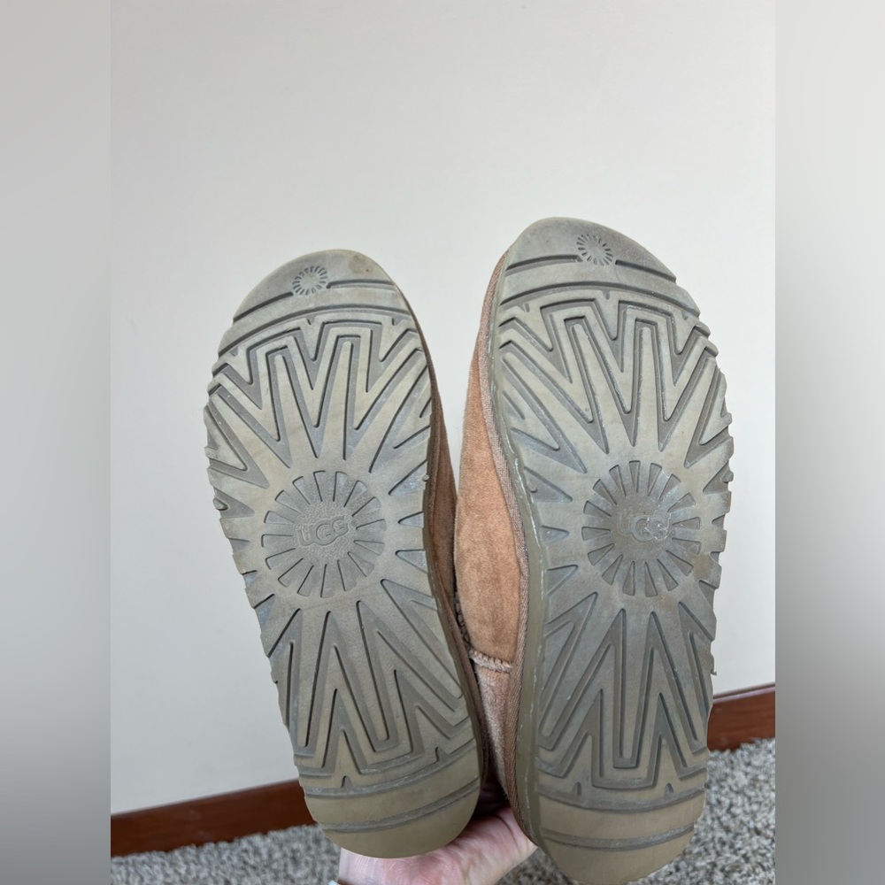 Bailey Button Uggs - image 7